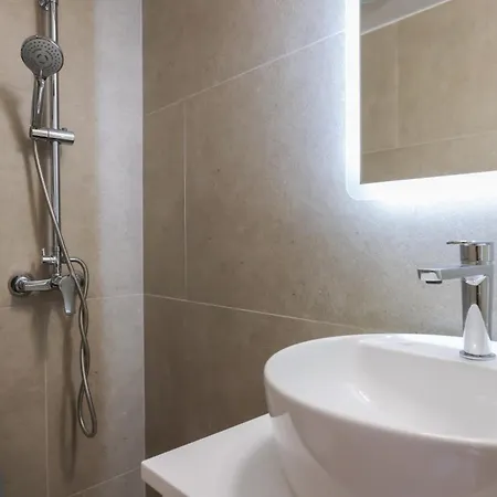 Kostas Beachfront Apartment *