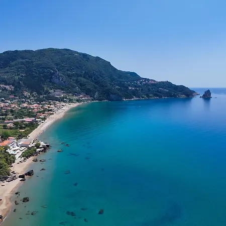 Kostas Beachfront Apartment *