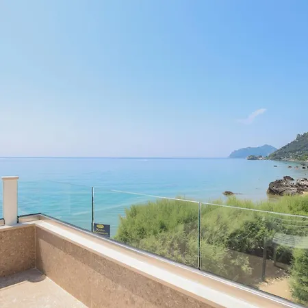 公寓 Kostas Beachfront